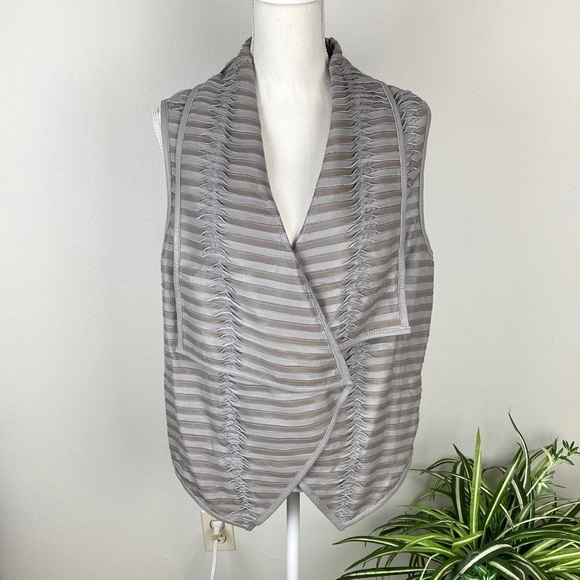 Plus Size 22W Leather Vest Shawl Collar Gray EUC GILI got it love it - Picture 3 of 12